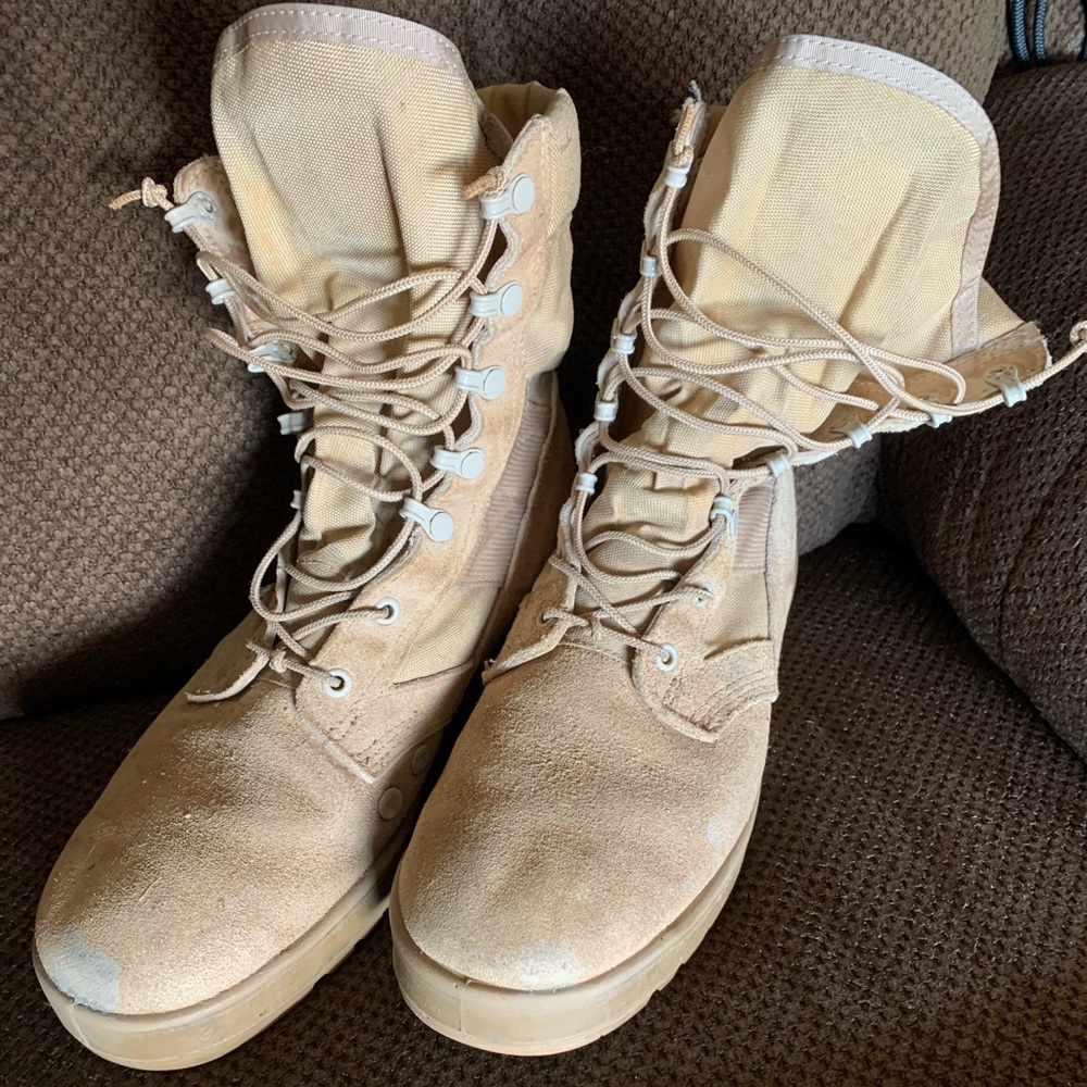 Men’s combat boots size 9.5